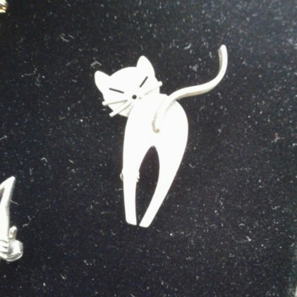 Pins - Picture 4 of 6